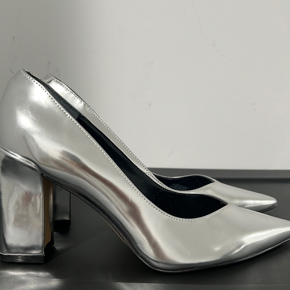 Marc Fisher Silver Metallic Block heels size 9.5
